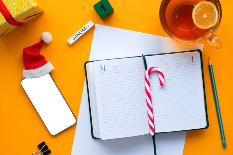 Notatnik i akcesoria świąteczne. Postanowienia noworoczne — jak skutecznie je realizować