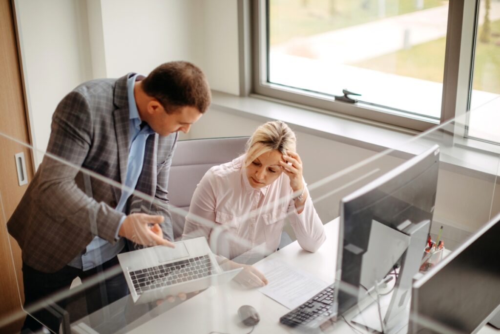 Rozmowa pracownik-przełożony. mobbing w pracy - jak się bronić